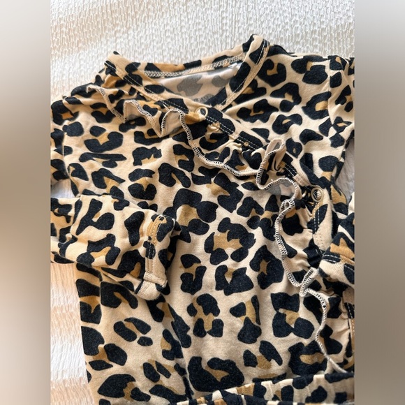 Posh Peanut Lana Leopard Ruffle Set - Picture 3 of 8